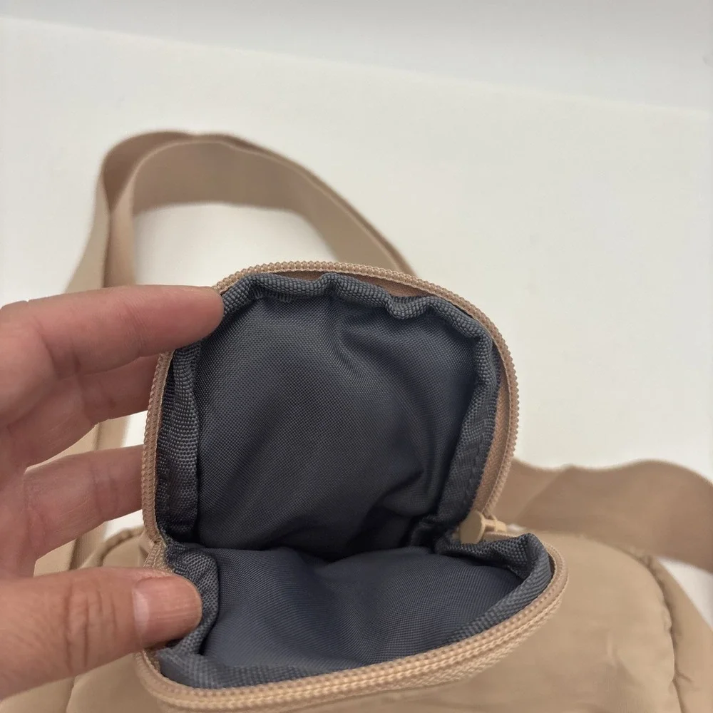 Adidas Crossbody Pouch Puffer Bag Beige Fanny Pack Essentials Travel Zip Up